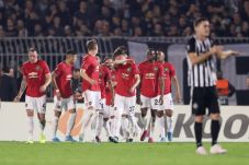 Kalahkan Partizan, Manchester...