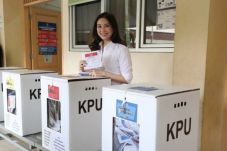 Putri Sulung HT, Angela...