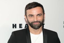 Nicolas Ghesquiere Desainer...