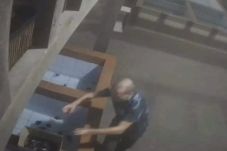 Tertangkap Kamera CCTV,...