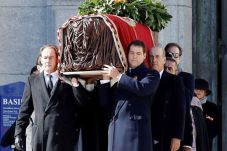 Spanyol Pindahkan Makam...
