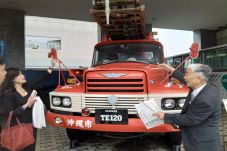Barisan Bus Jadul hingga...