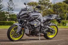 Lawan Kawasaki Z1000,...