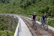 Panduan Wisata untuk...