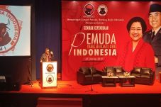 Andi Arief Tuding Mega...