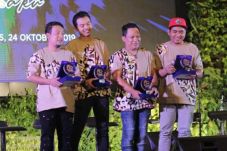 Grup Wali Selalu Menawarkan...