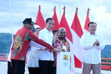 Jokowi: Jembatan Youtefa...