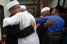 Hukum Memberi Hadiah...
