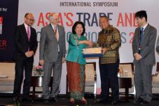 Hadapi Tantangan Berat...