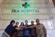 Eka Hospital Gelontorkan...