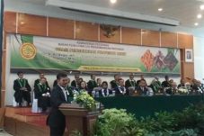Kukuhkan Tiga Profesor...