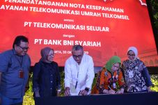 Telkomsel Umrah Fair...