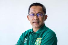 Resmi Jadi Pelatih Pesebaya,...