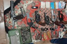 Polisi Ciduk Penjual...