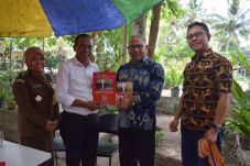 Wali Kota Hidayat Menerima...