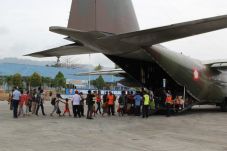 2 Sorti Pesawat Hercules...