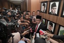 Sebelum Terapkan Larangan...