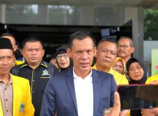 Keluarga Besar Partai...
