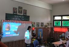 Menkeu Jadi Guru SD,...