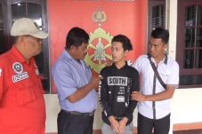 Bawa Lari Siswi SMP...