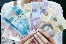 Rupiah Masih Diprediksi...