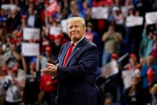 Trump Incar Kesepakatan...