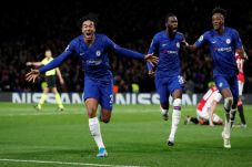 Dramatis, Chelsea Selamat...