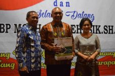 Wali Kota Hidayat Hadiri...