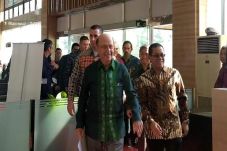 Bahas Masalah Pesawat,...