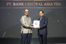 BCA Kembali Raih Penghargaan...