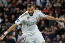 Cetak 50 Gol, Karim...