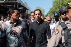 Ke Lokasi Sekolah Ambruk,...