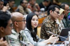 Rapat Perdana dengan...