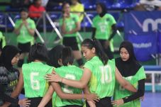 Putri Jatim Pertahankan...