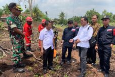 Kementerian LHK-DPR...