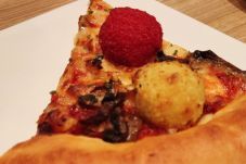 Buka Gerai Ke-500, Pizza...