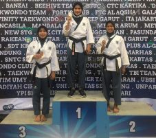 UMP Borong Empat Emas...