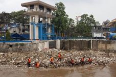 Cegah Kiriman Sampah...