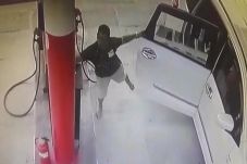 Penumpang Mobil Curi...