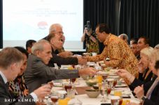 Galang Dukungan Pencalonan...