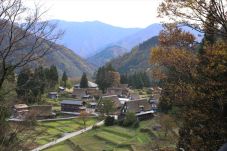 Mirip Shirakawa-go,...