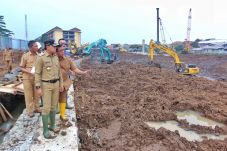 Pembangunan Proyek Solusi...