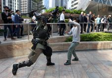 Hong Kong Liburkan Semua...