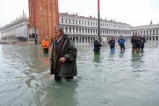 Banjir Apokaliptik 1,8...