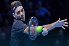 Federer Bangkit Bekuk...