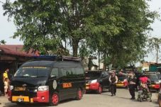 Polisi Bawa Barang Milik...