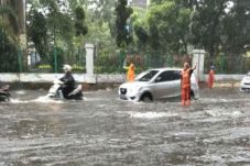 Hadapi Musim Hujan,...