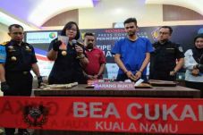Warga Malaysia Selundupkan...