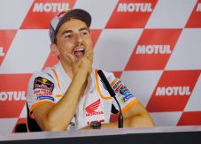 Lorenzo Umumkan Pensiun,...