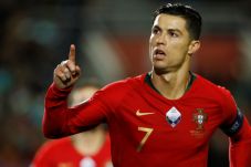 Hat-trick Ronaldo untuk...